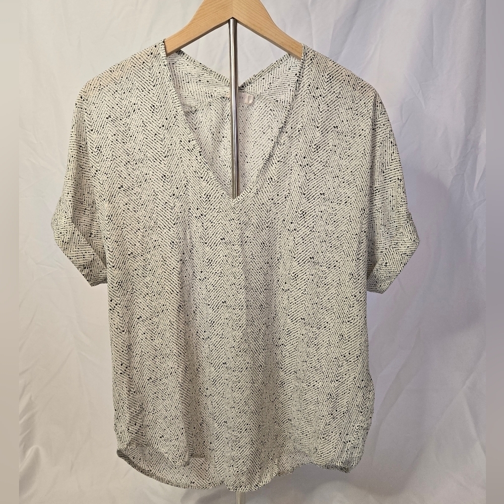 Lush Women’s V-Neck Short Sleeve Blouse Black & White Print Size Small